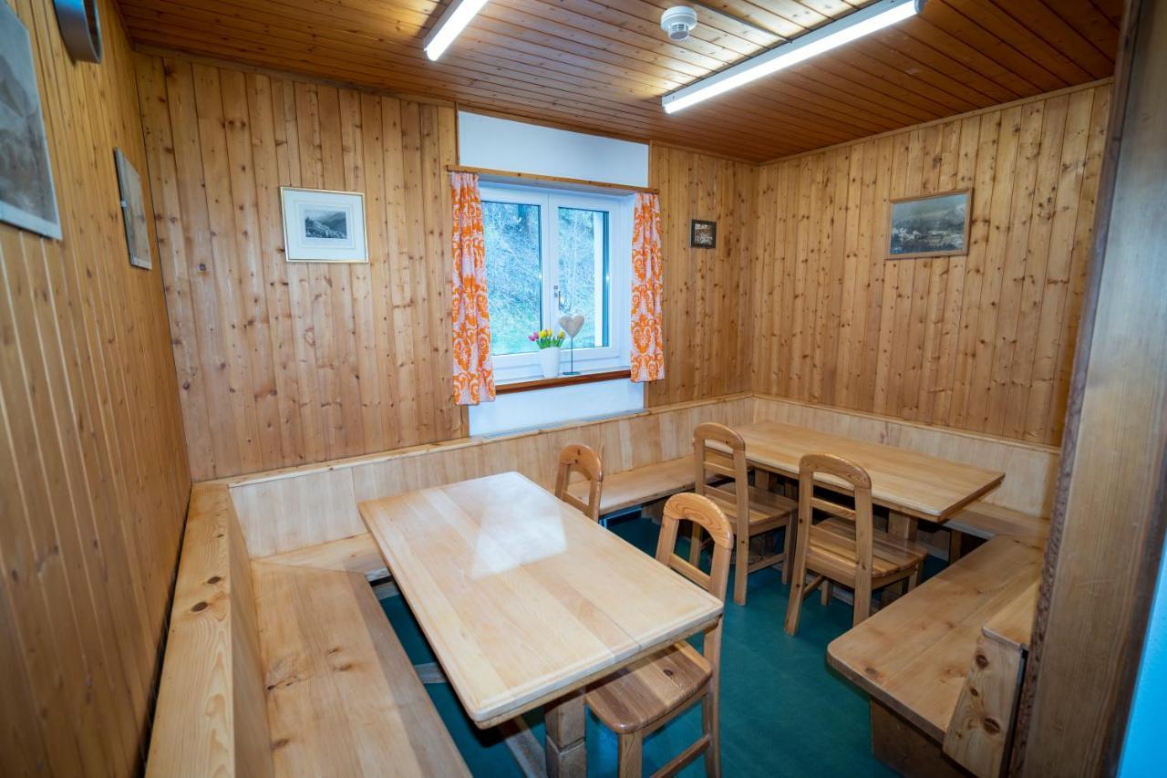 Pensiun Lischana Sent Exterior photo