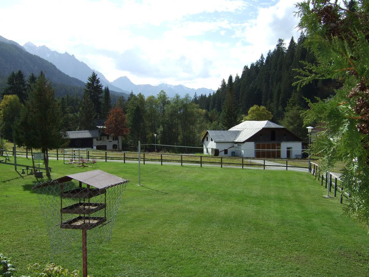Pensiun Lischana Sent Exterior photo